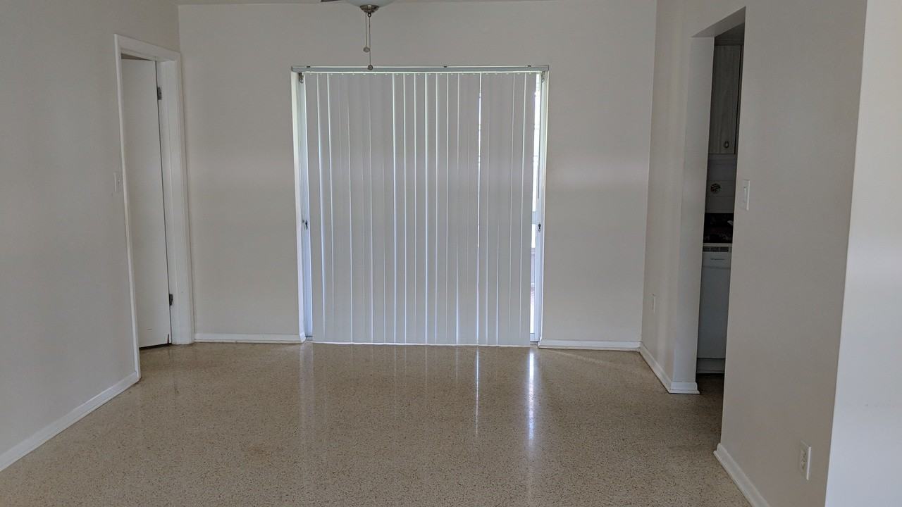 2117 College Dr - Photo 3 of 15