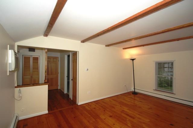 1047 Maple Ave #2 - Photo 3 of 9