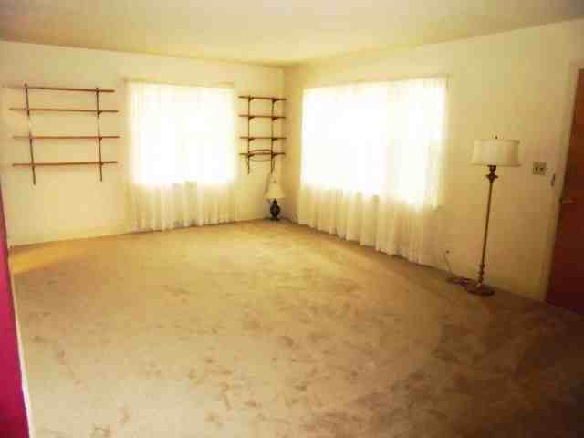 404 Maple St - Photo 3 of 11