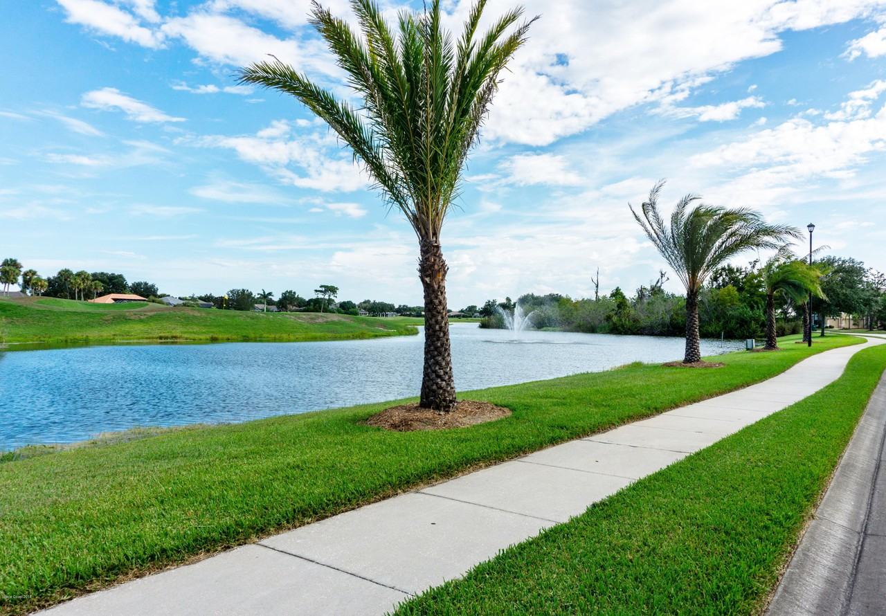 400 Berwick Way - Photo 2 of 33