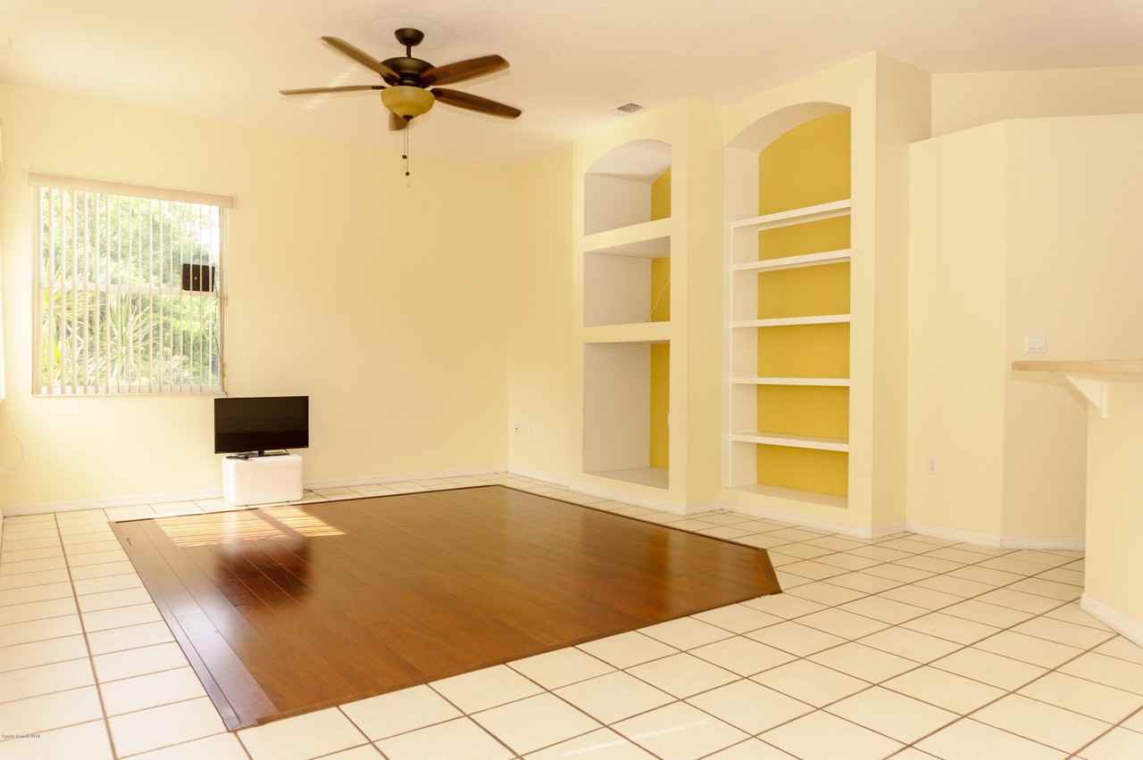 400 Berwick Way - Photo 3 of 33