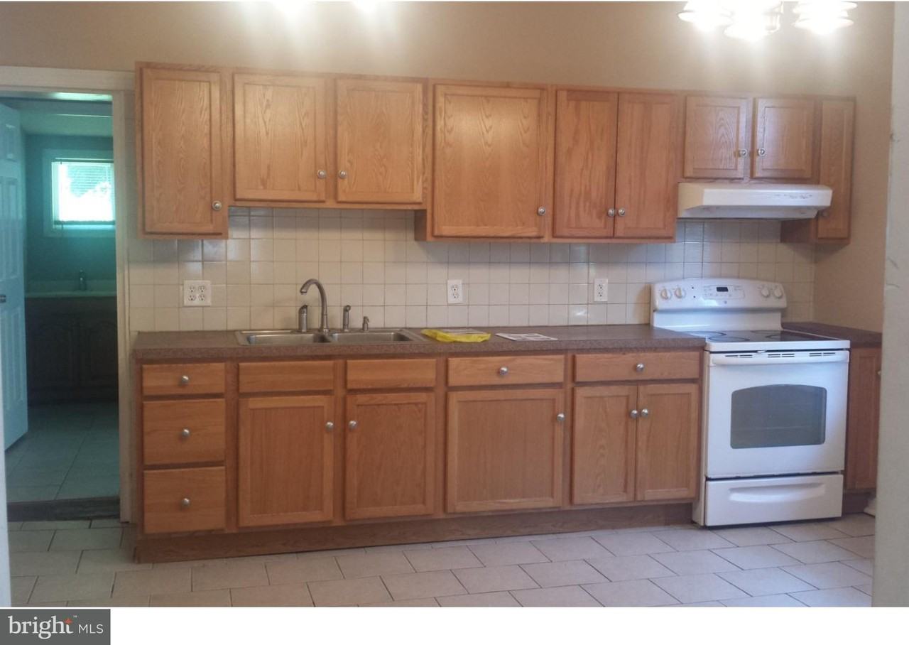 210 9th St - Photo 3 of 10