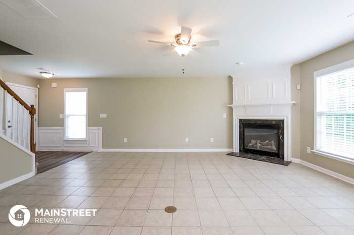 3211 Wellington Walk SW - Photo 3 of 15