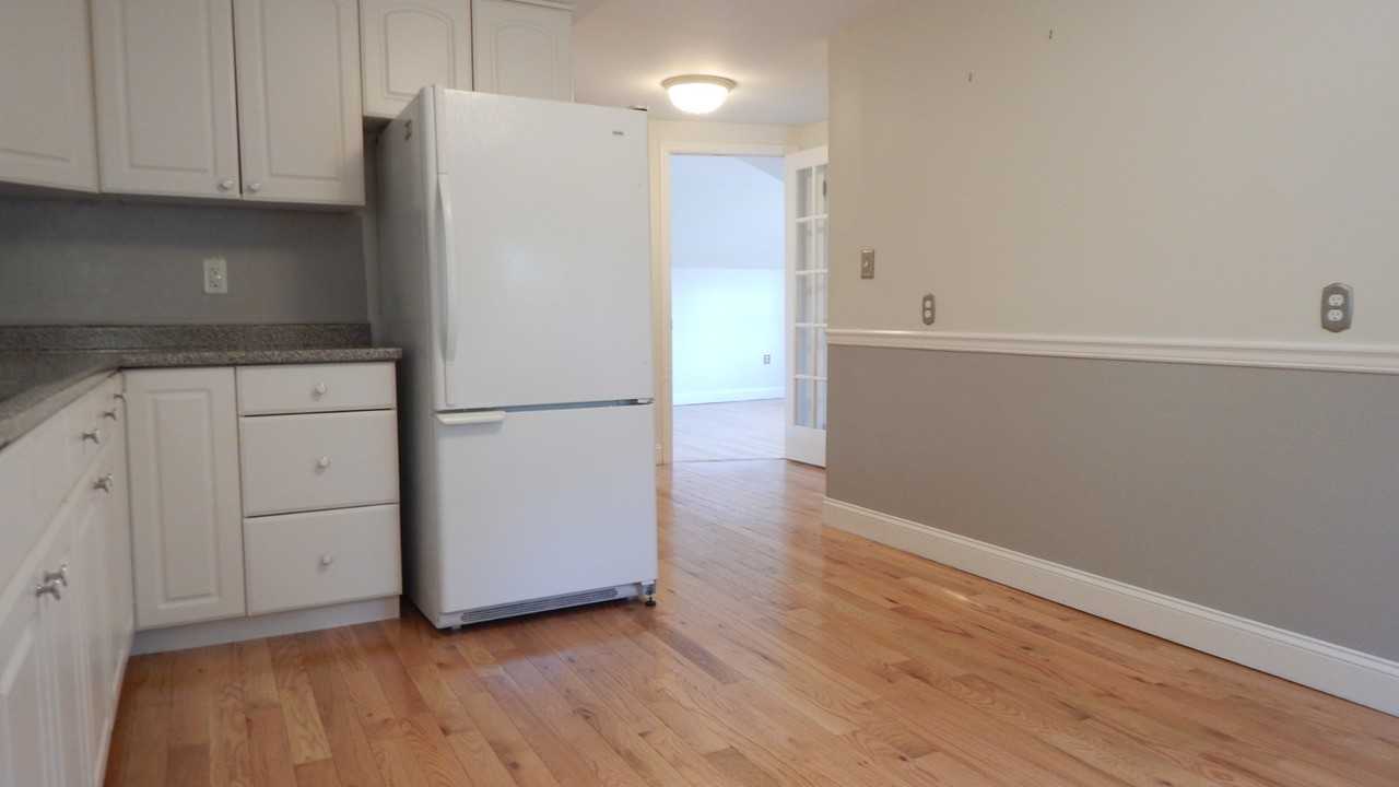 231 Hendrickson Ave - Photo 3 of 10