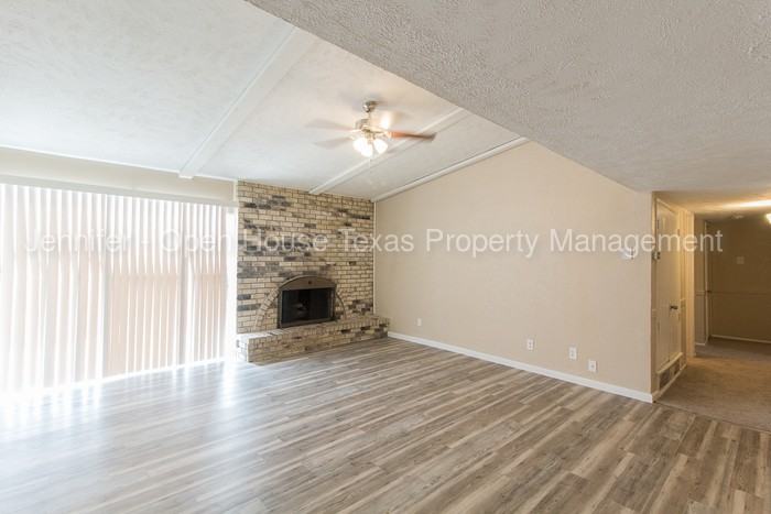 1810 Addington Dr - Photo 3 of 18