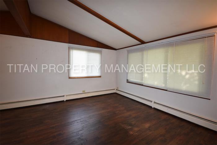 1303 Taylor St - Photo 3 of 15