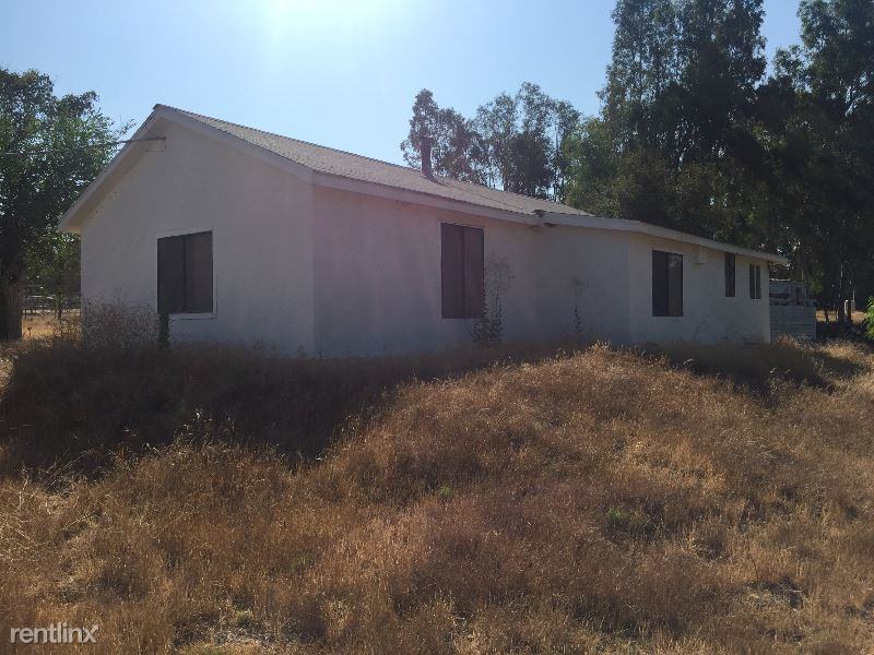 34174 Hampton Rd - Photo 3 of 15