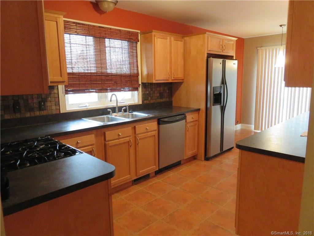 102 Beecher St - Photo 2 of 19