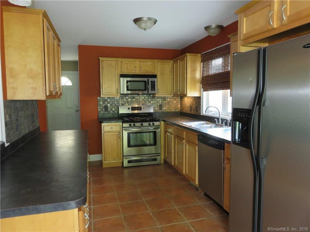 102 Beecher St - Photo 3 of 19