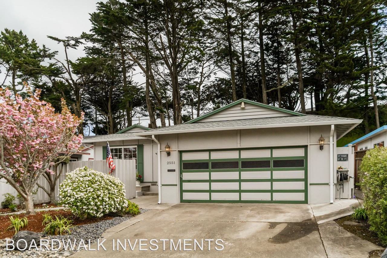 2551 Wentworth Dr - Photo 2 of 15