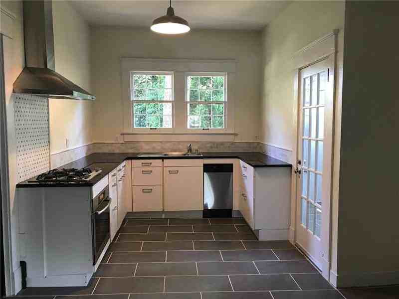 635 East Lake Dr - Photo 3 of 10