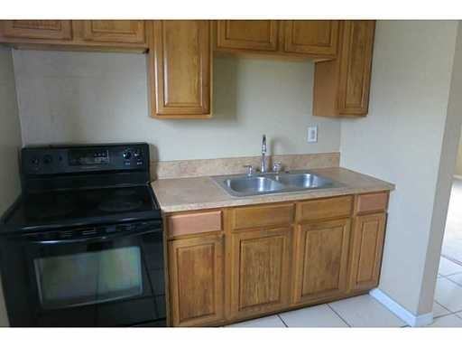 550 NW 30th Ave - Photo 3 of 10