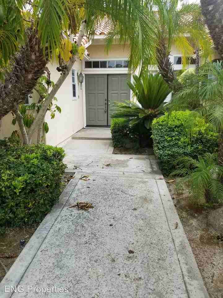350 Crestview Dr - Photo 3 of 19
