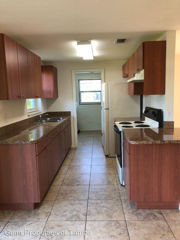 4923 S 82nd St - Photo 3 of 13