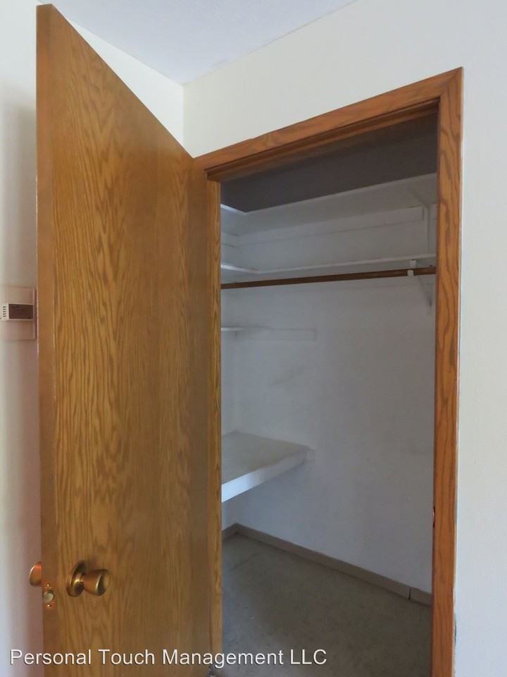 809 6th Ave N #E - Photo 3 of 11