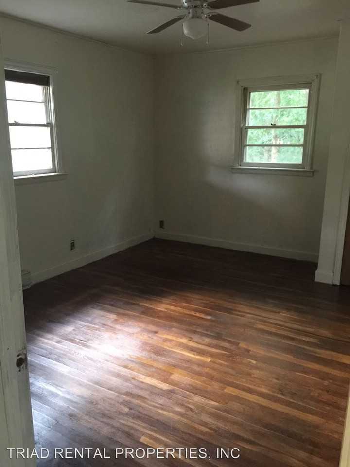 926 S Main St - Photo 2 of 5