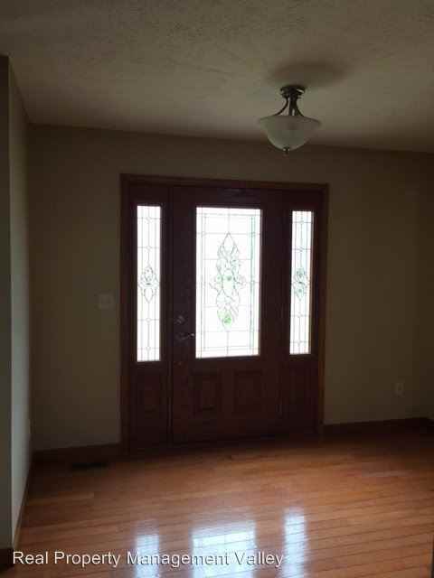 140 Waterside Cir - Photo 3 of 33