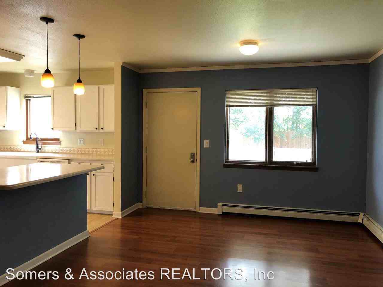 1301 Bainbridge Blvd - Photo 3 of 11