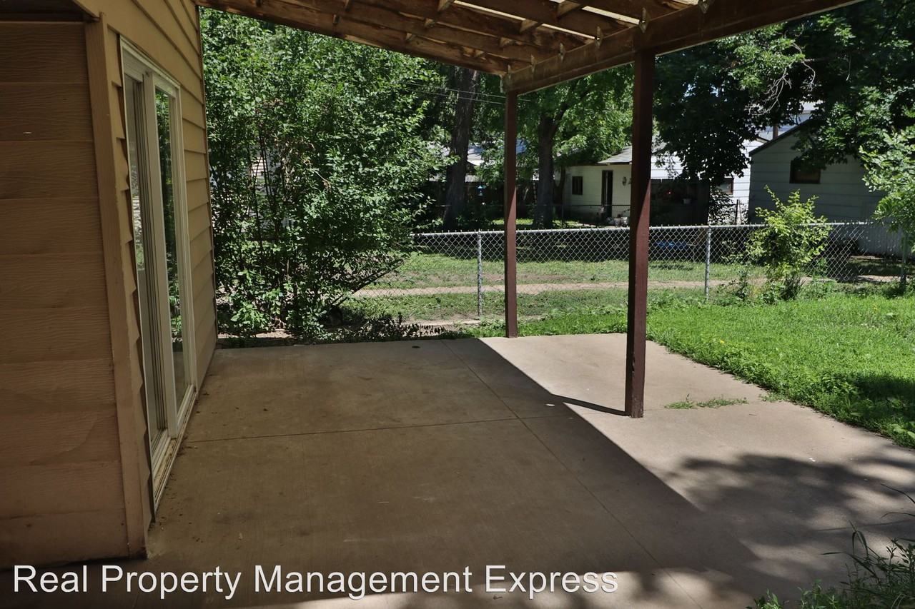 1108 N Dakota Ave - Photo 2 of 30