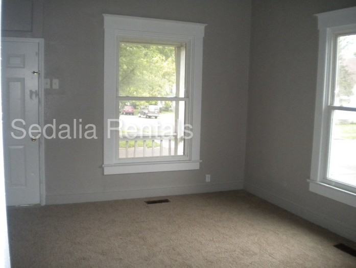 201 South Missouri Avenue - Photo 3 of 13