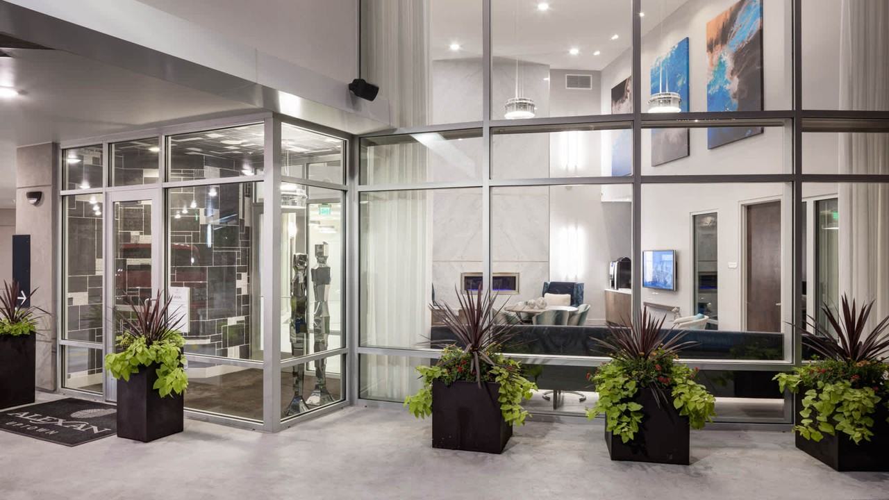 Radius Uptown - Photo 5 of 62