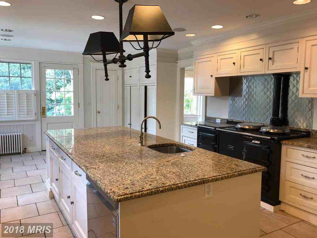 7111 Ridgewood Ave - Photo 2 of 7