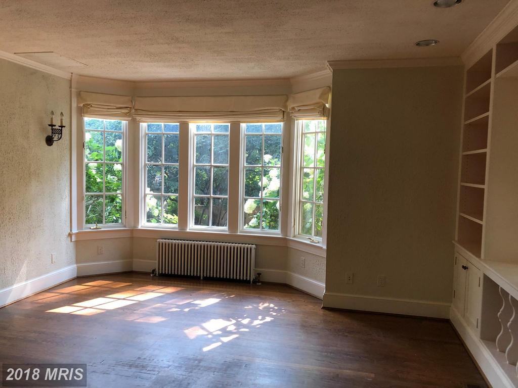 7111 Ridgewood Ave - Photo 3 of 7