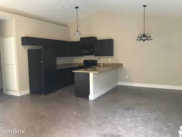 635 E Mulvane St - Photo 3 of 15