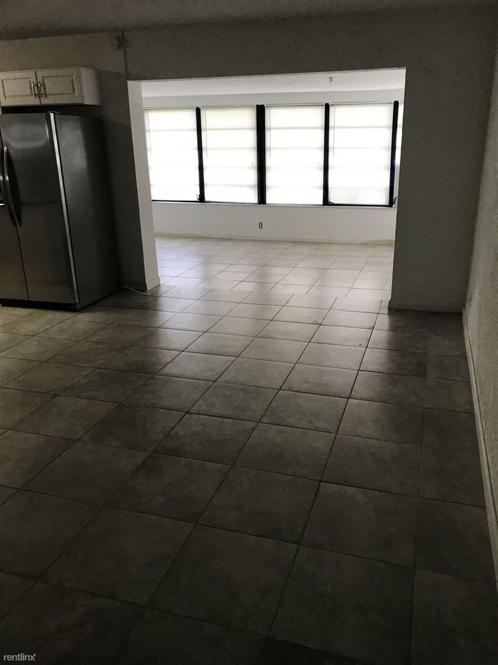 1625 NW 9th Ave - Photo 2 of 17