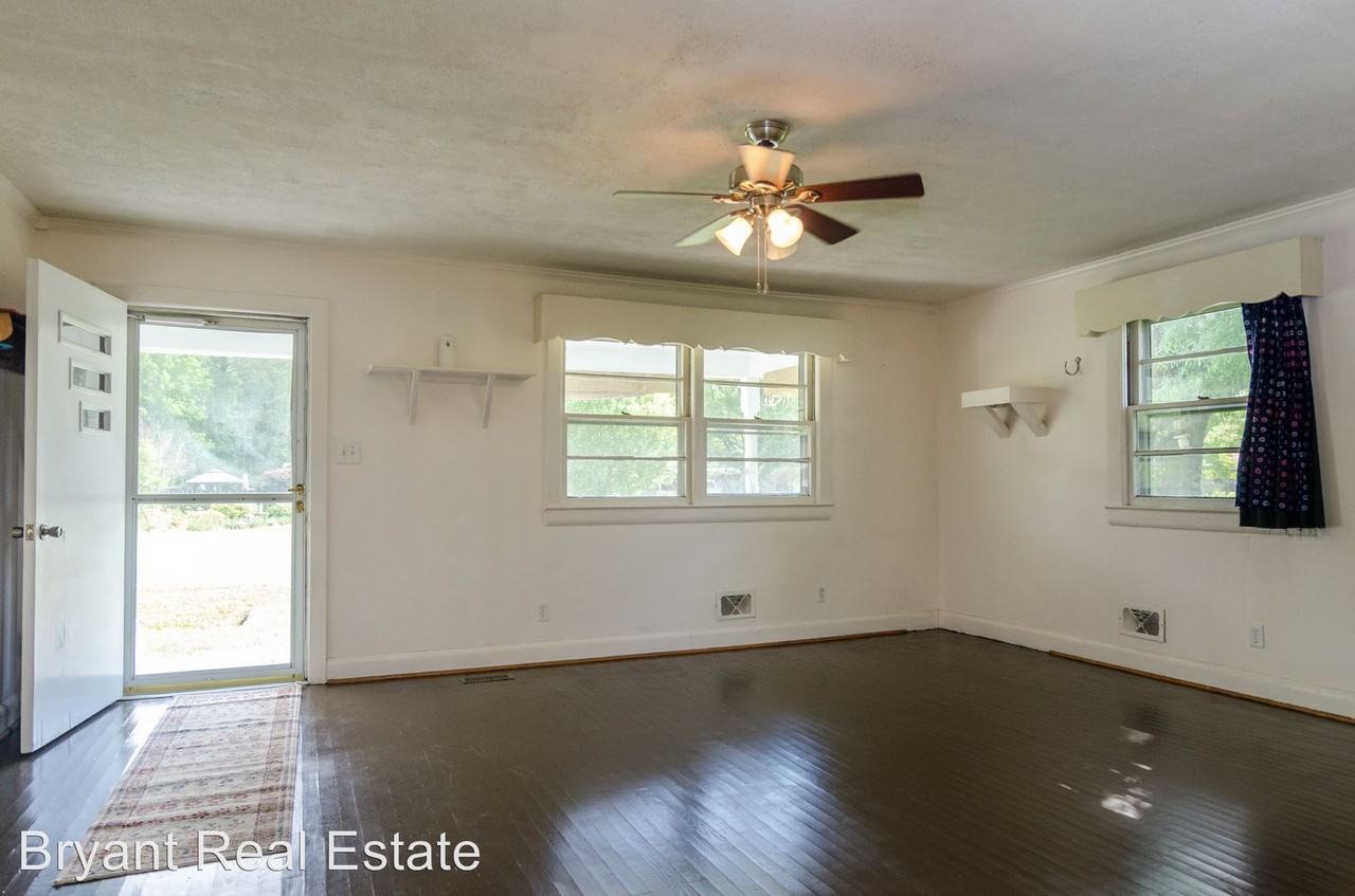 142 Brentwood Dr - Photo 2 of 14