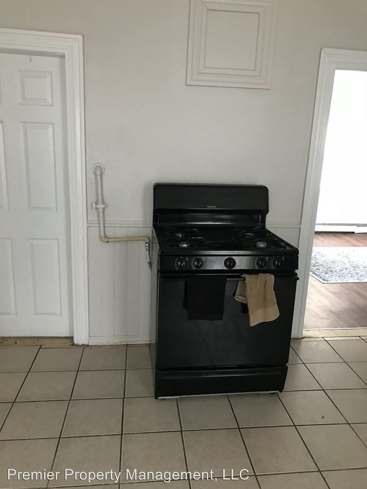 161 Prudence Ave - Photo 2 of 5