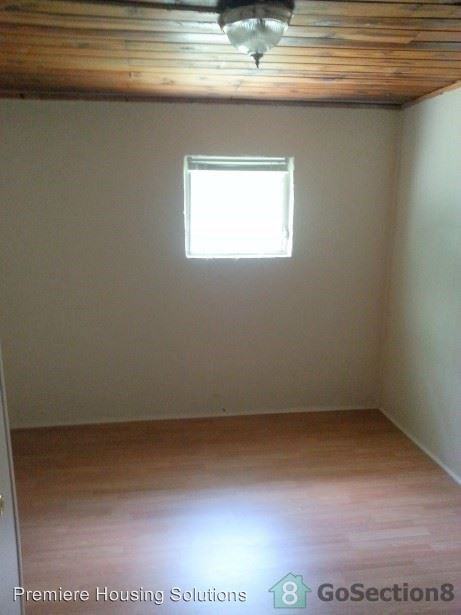 218 E Pine St - Photo 3 of 7