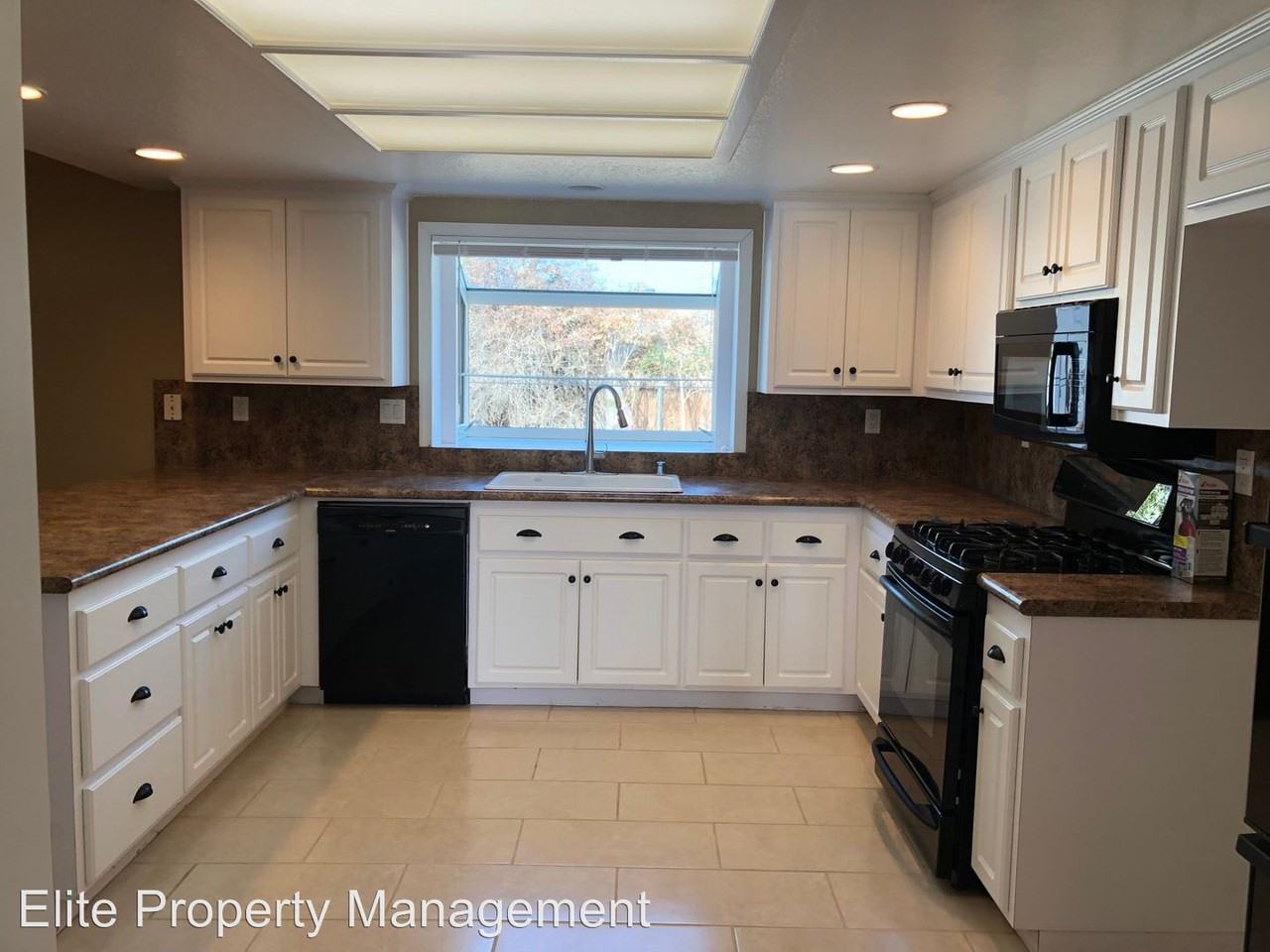 4426 Corona Ave - Photo 3 of 13