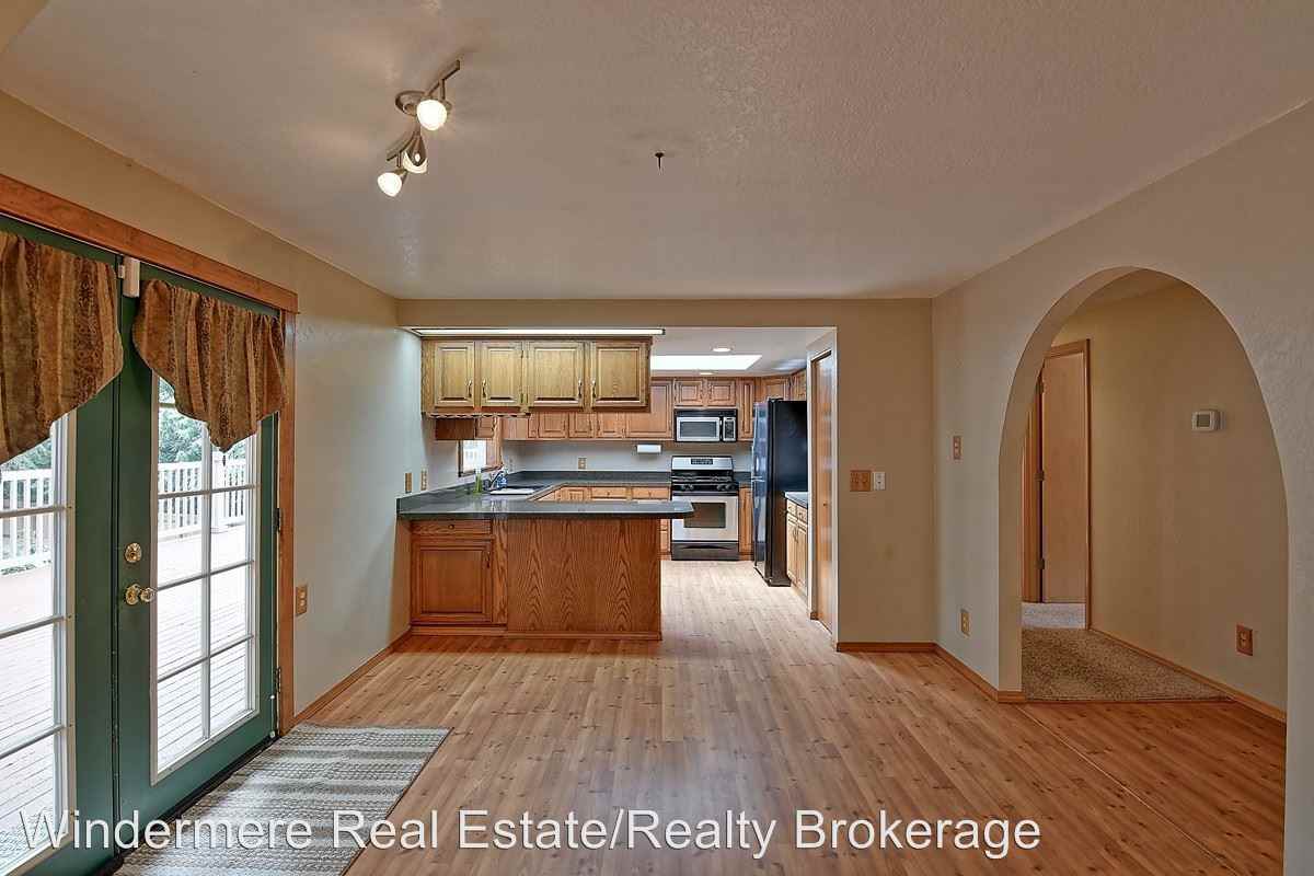 12629 Scenic Dr - Photo 3 of 23