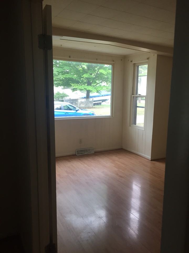 1832 Moore St - Photo 2 of 12