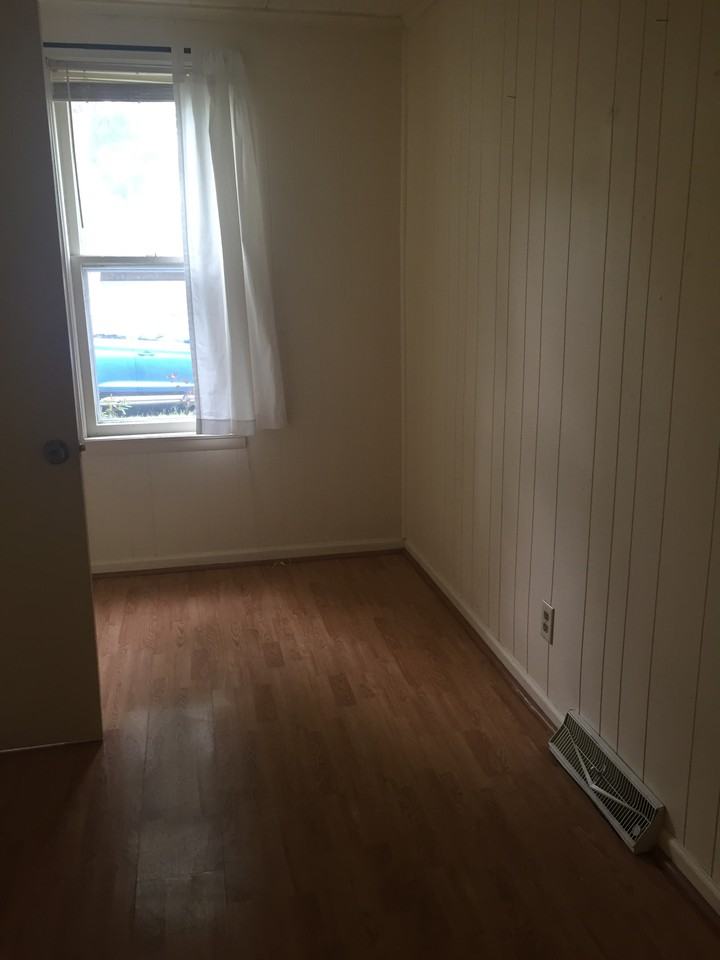 1832 Moore St - Photo 3 of 12