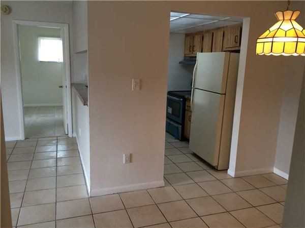 6040 Shakerwood Cir - Photo 3 of 17