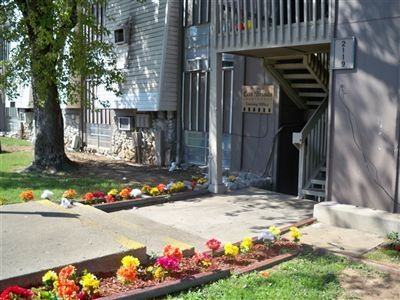 Las Brisas Apts - Photo 3 of 6