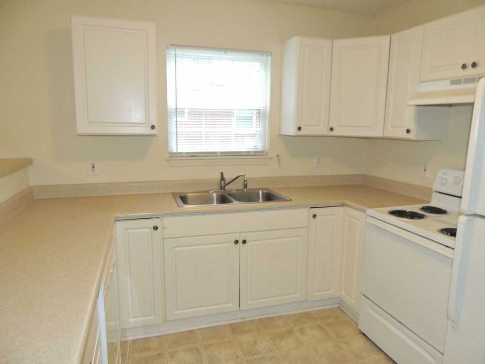 213 Hillsdale Drive - Photo 2 of 8