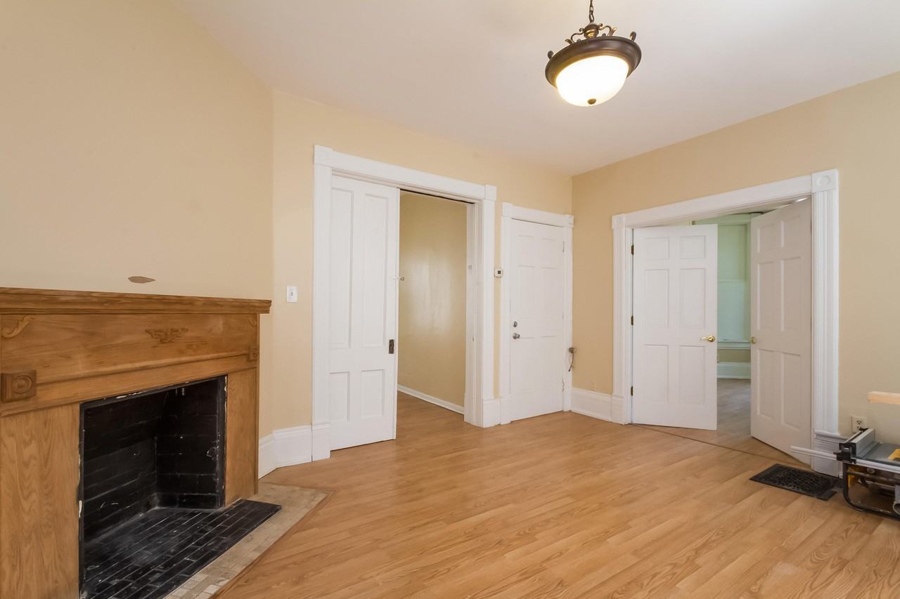 2545 N Oakland Ave - Photo 2 of 11