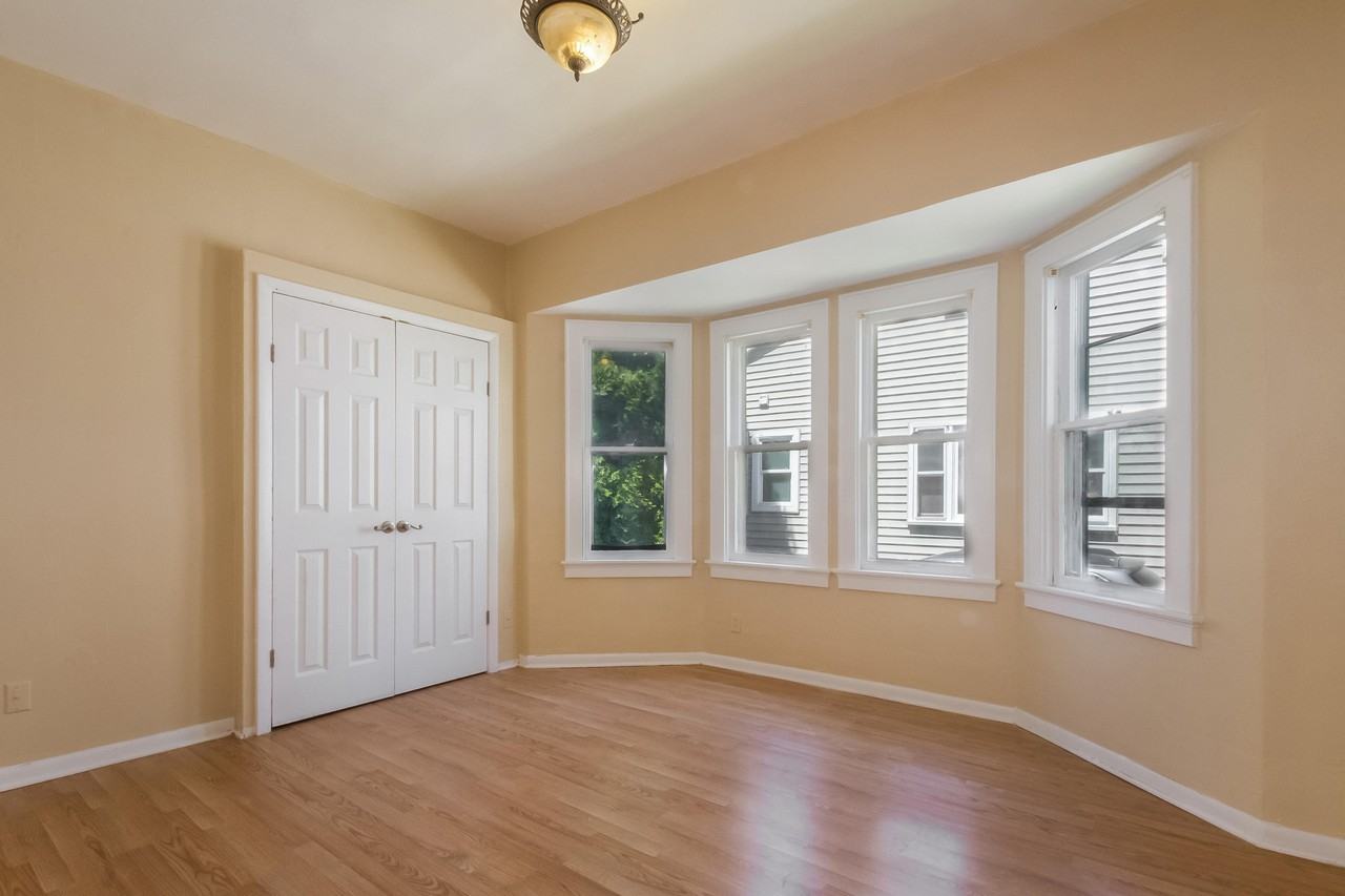 2545 N Oakland Ave - Photo 3 of 11