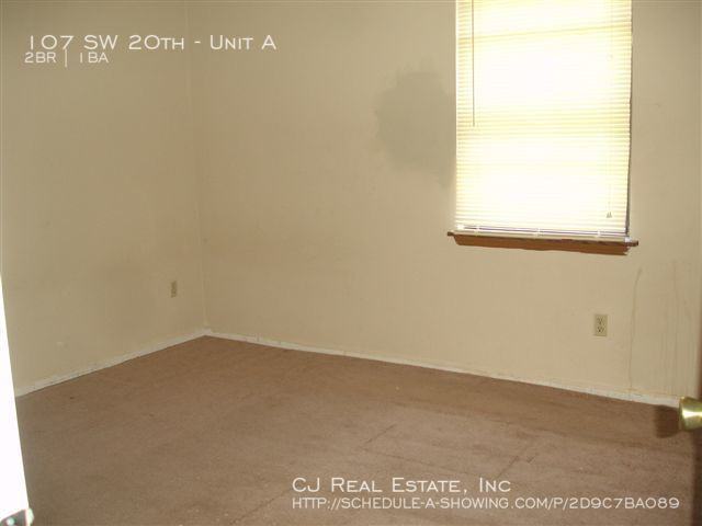 107 Sw 20th St #A - Photo 3 of 4