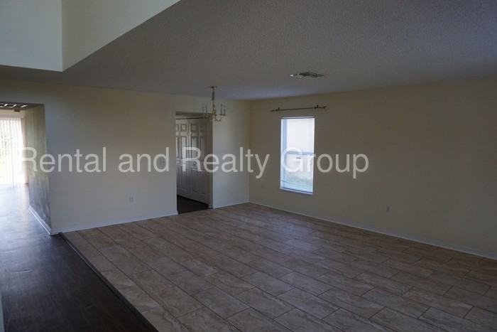 1087 Ronlin St - Photo 3 of 14