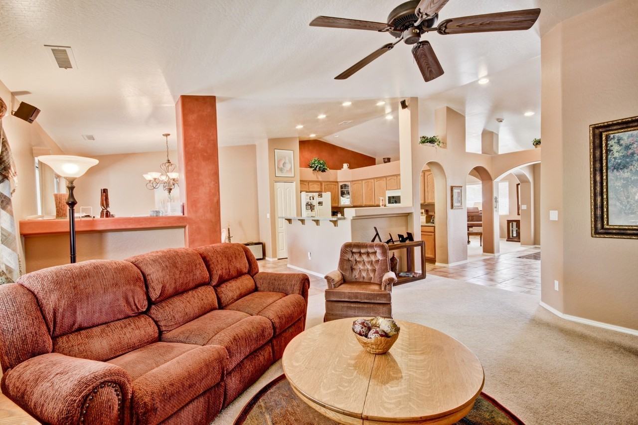 4888 Diamond Ct - Photo 3 of 11