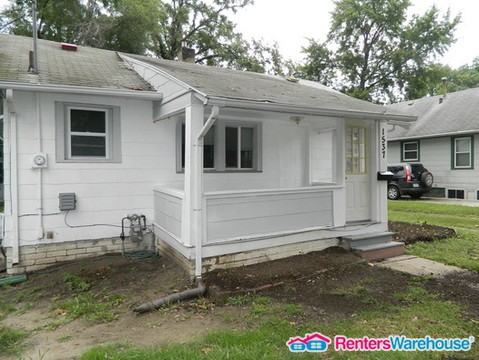 1537 E 15th St - Photo 2 of 14