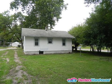 1537 E 15th St - Photo 3 of 14