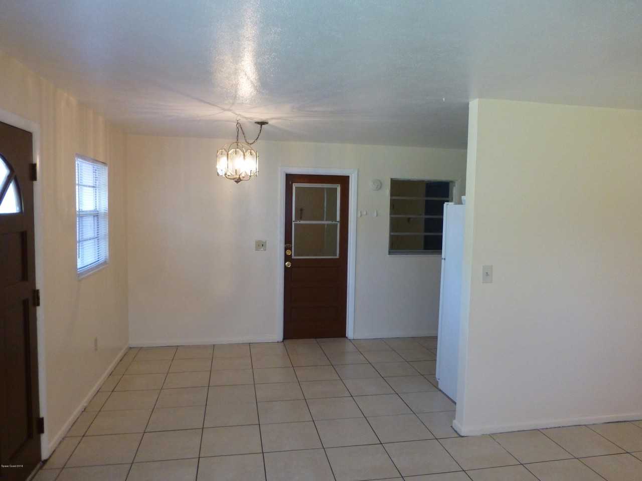 3145 Daryl Terrace - Photo 3 of 14