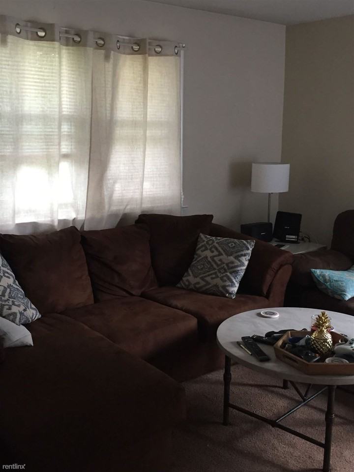 411 Elk Ave - Photo 2 of 4