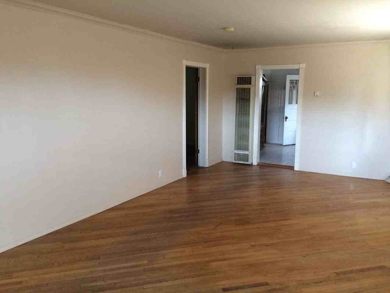 418 W 3rd St - Photo 3 of 8