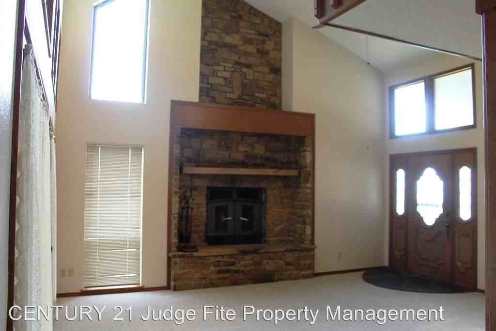 224 Paint Pony Trail N - Photo 2 of 10